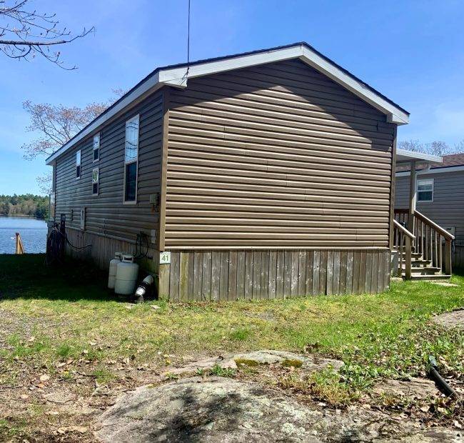 41 Riverside Village