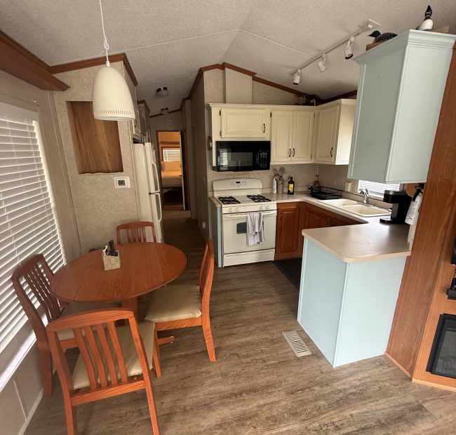 Kitchen Dining Area